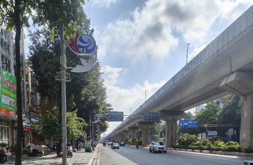 MẶT PHỐ QUANG TRUNG - HÀ ĐÔNG - KINH DOANH SẦM UẤT - KINH DOANH ĐA DẠNG CÁC LOẠI HÌNH - VỈ HÈ ĐÁ BÓNG. 42m giá 9.99ty.